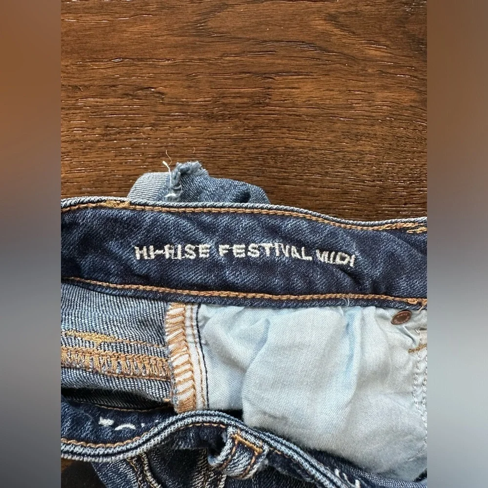 American Eagle Outfitters stylish distressed
